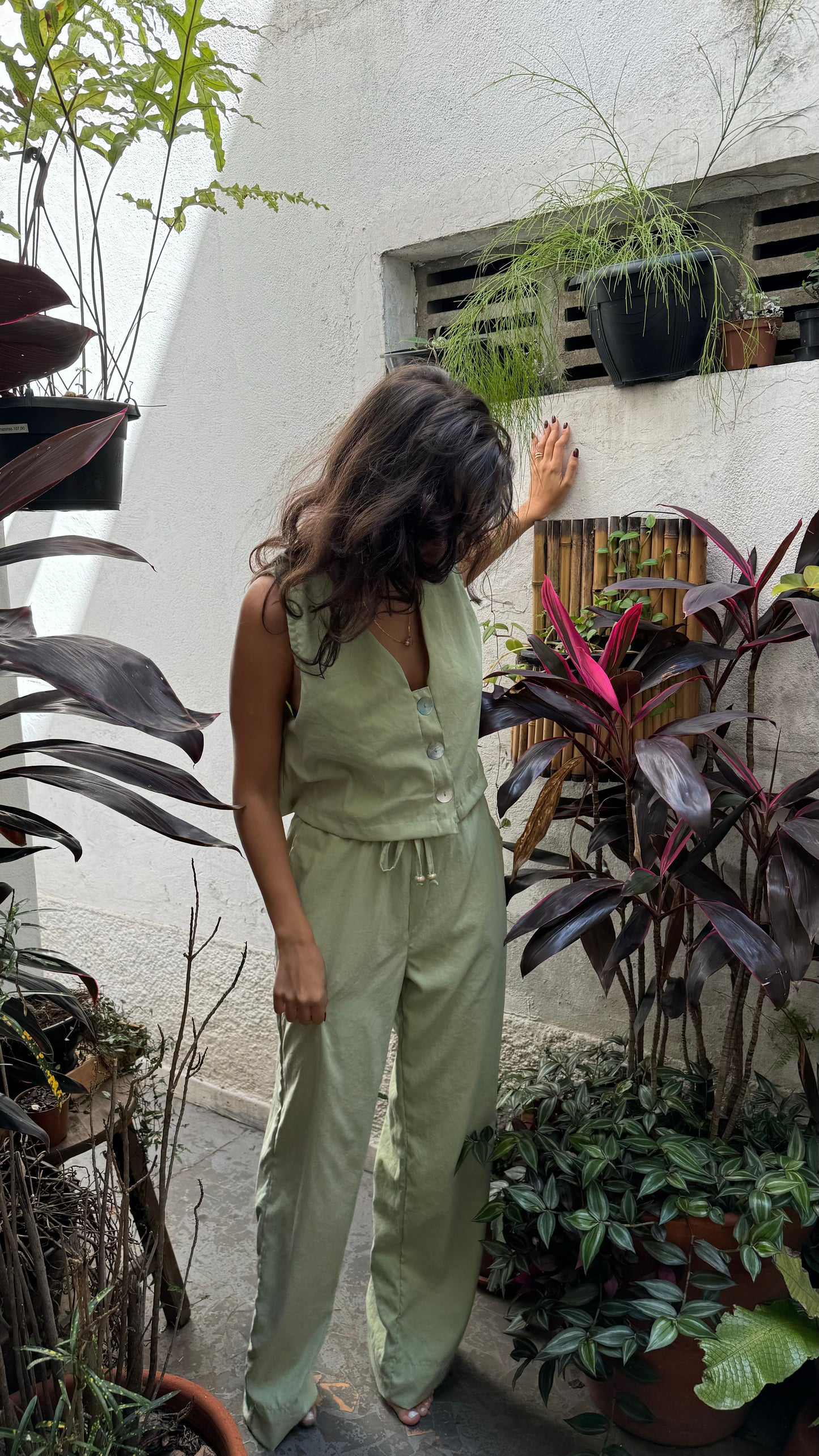 Blusa Regata com Botões de Madrepérola Verde