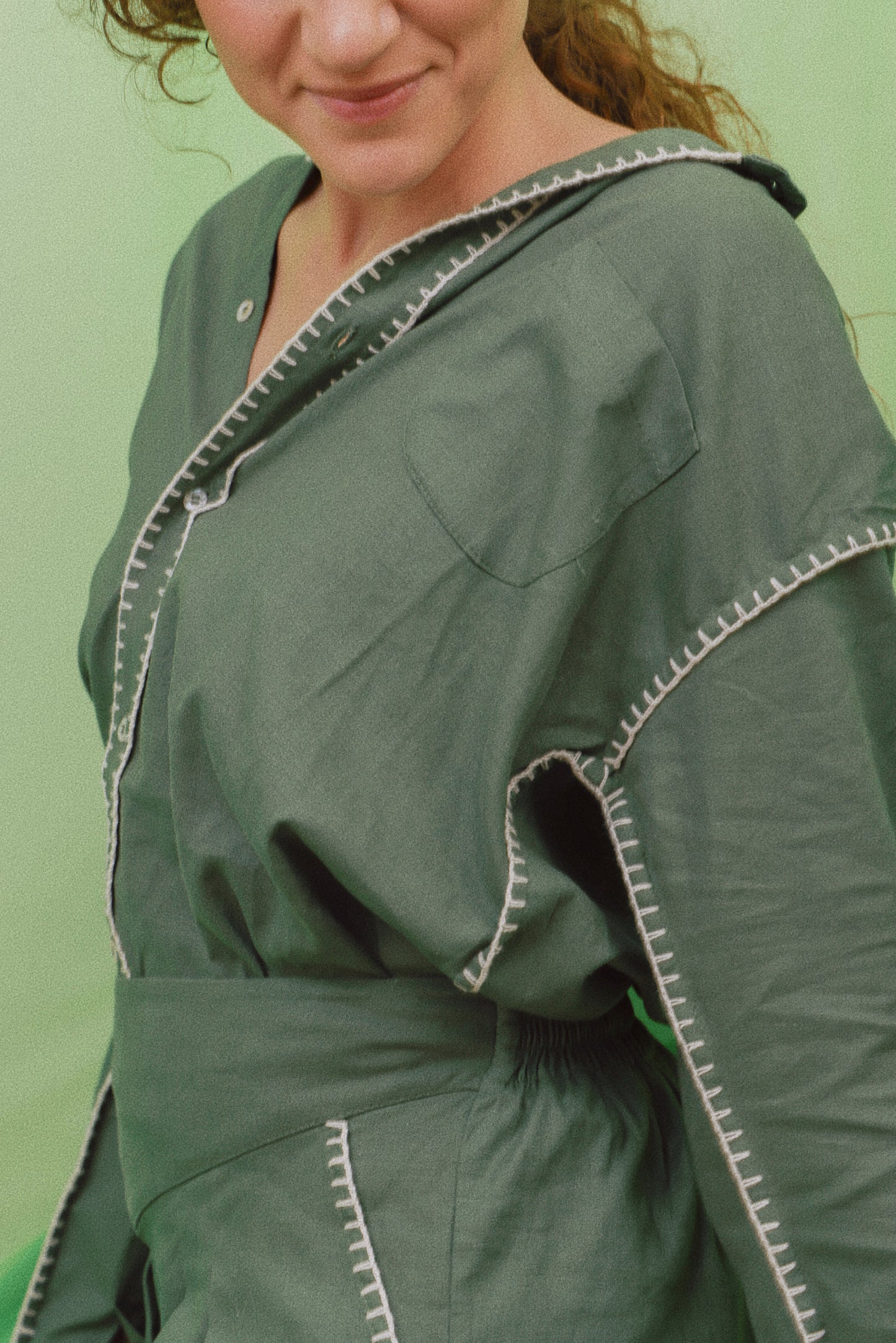 Shorts de Linho Verde com Crochê