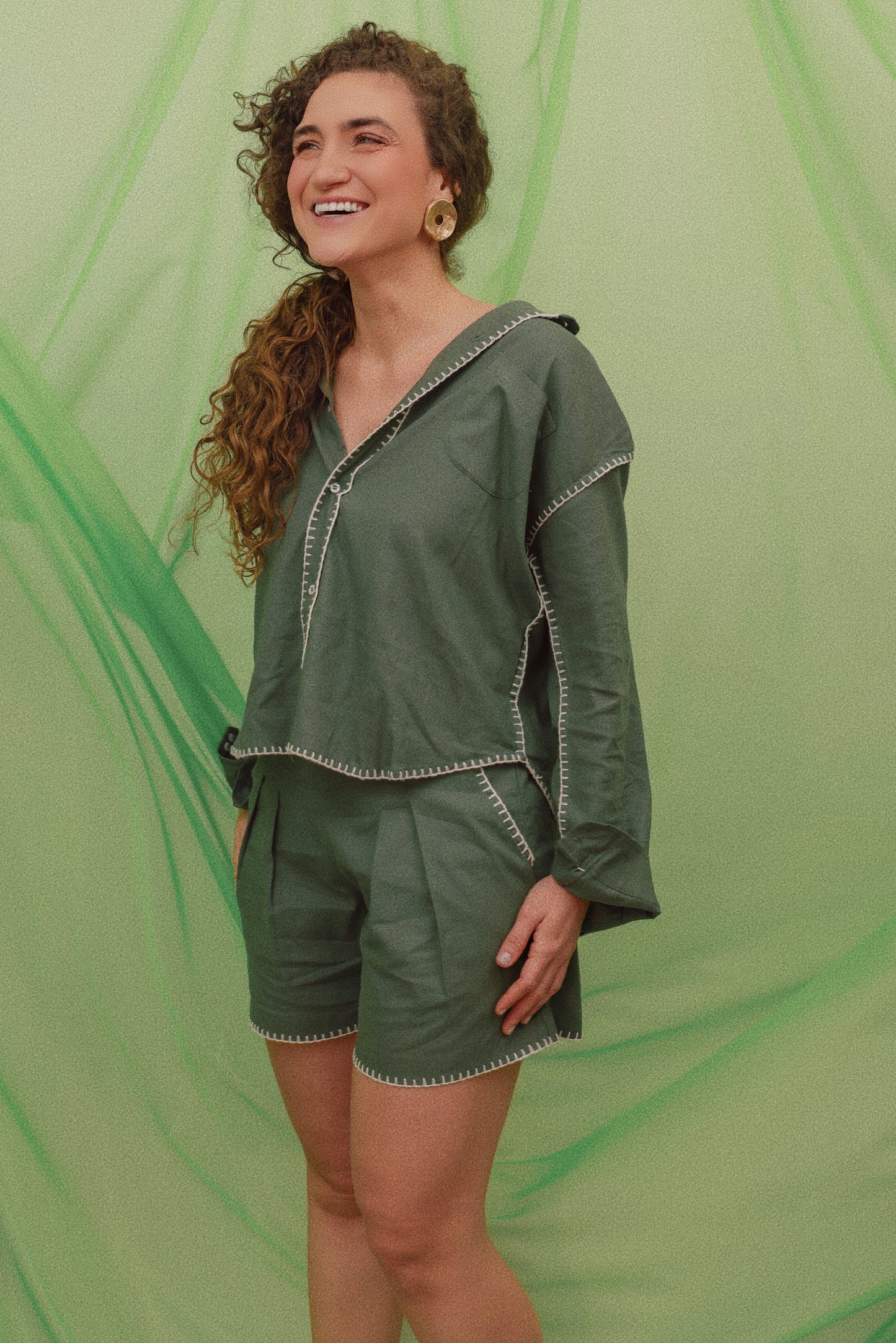 Shorts de Linho Verde com Crochê