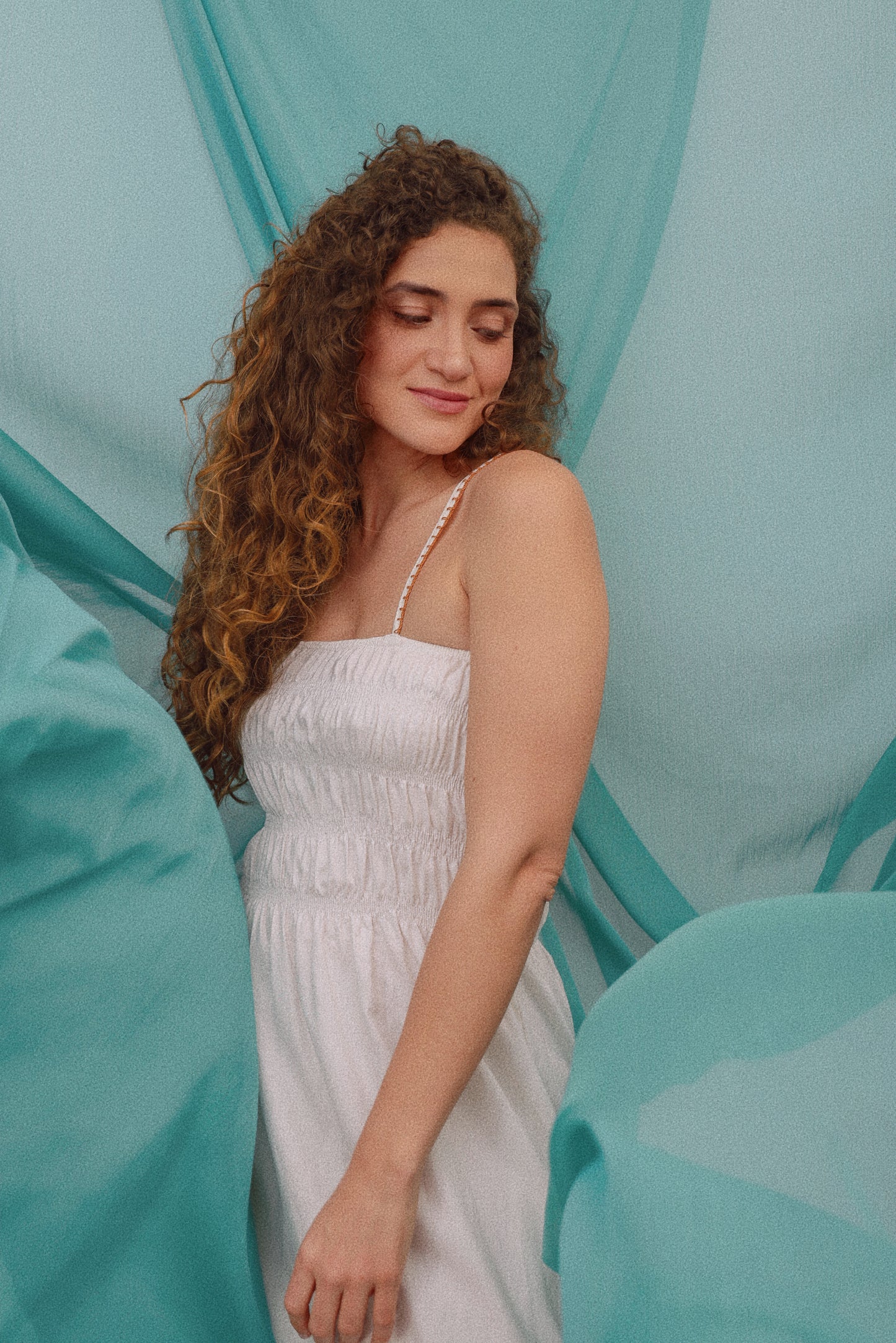 Vestido de Linho com Crochê Branco