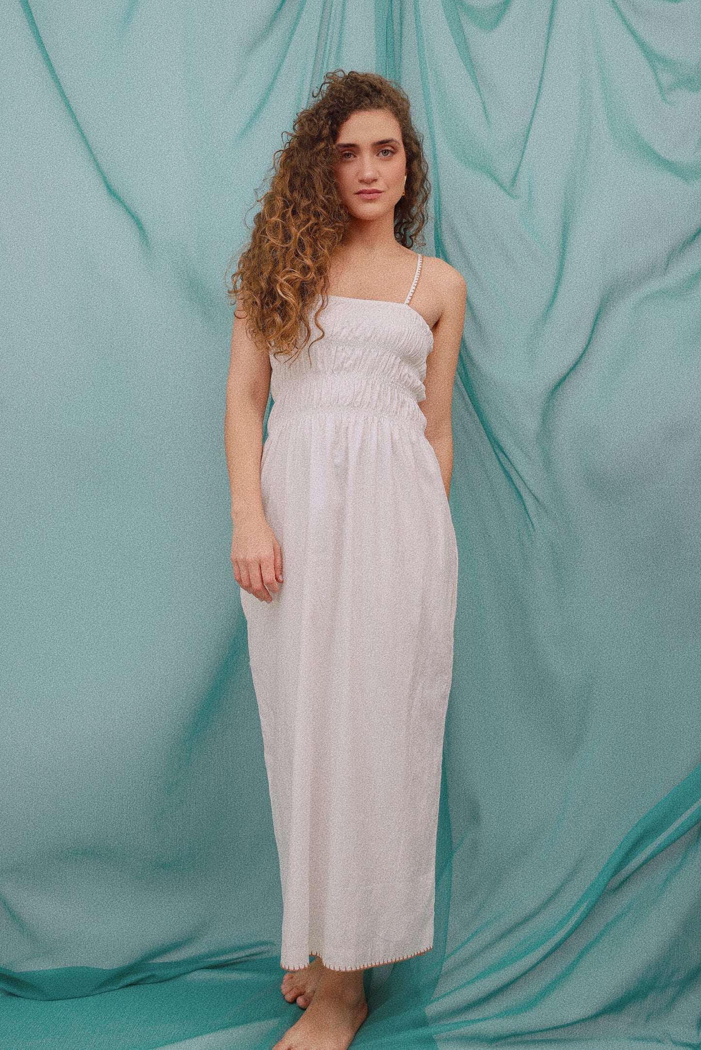 Vestido de Linho com Crochê Branco
