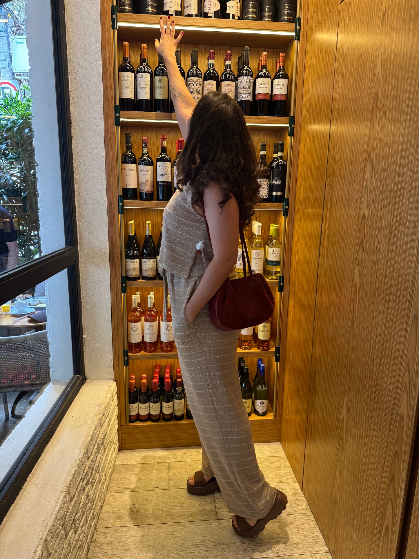 Calça pantalona em tricot listrado